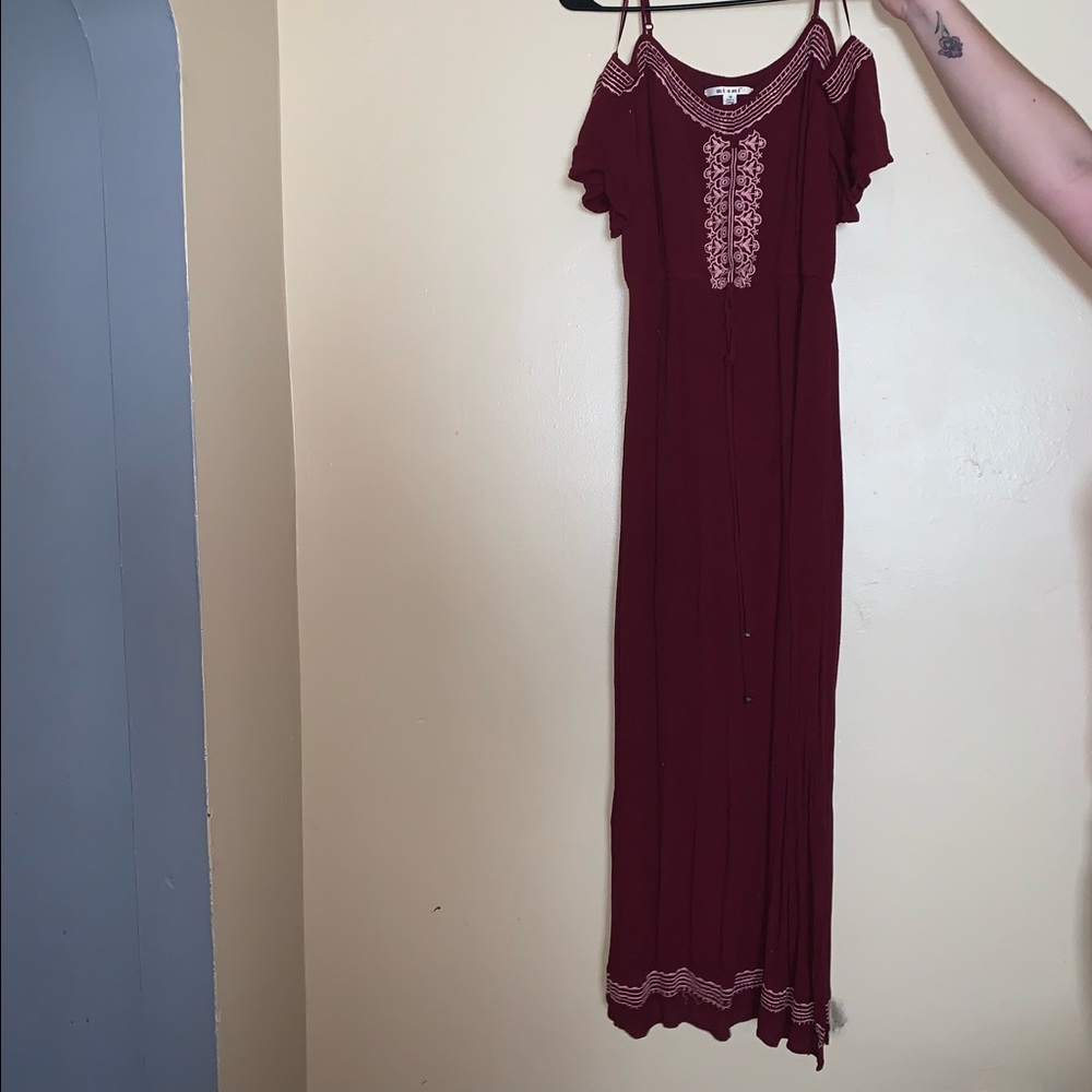 Medium cold-shoulder summer maxi dress